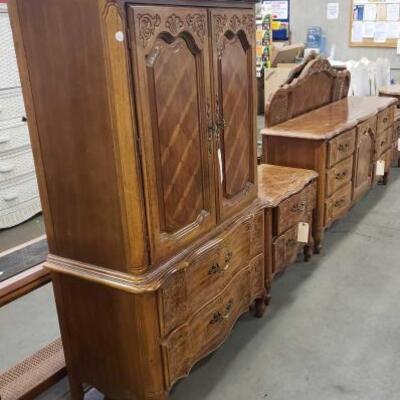 
#1098 • Dresser With Mirror, Headboard, 2 Nightstands, And Armoire