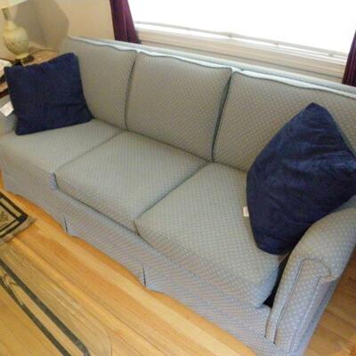 " Coach and pull out bed".