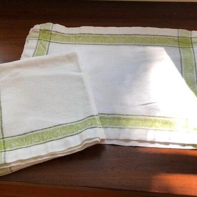 Williams Sonoma, linen, set of 4 placemats and napkins