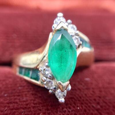 Lot 005-JT2: Emerald Ring 
