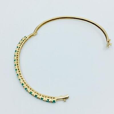 Lot 032-JT2: Emerald Bangle Bracelet 
