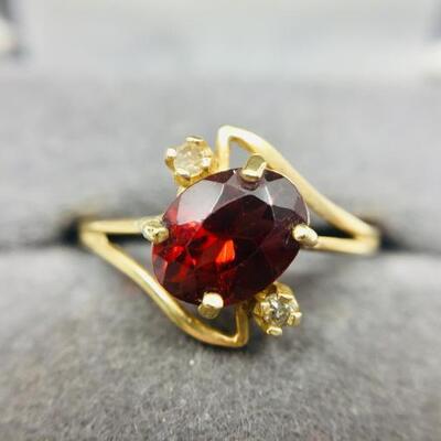 Lot 030-JT2: Ruby and Diamond Ring 
