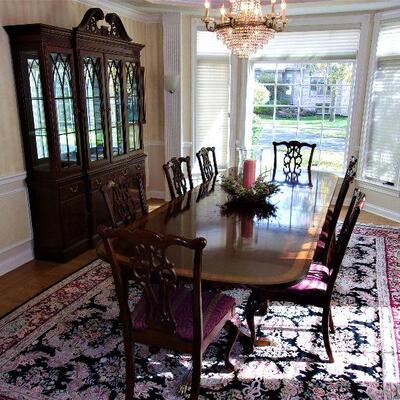 Ethan Allen 18th C mahogany table & 8 chairs