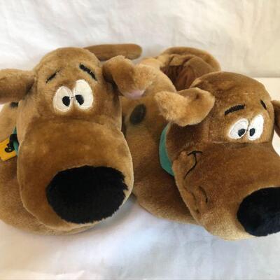Scooby Doo slippers size M.