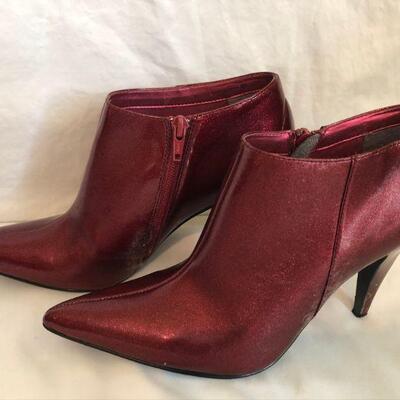 Red sparkly Nina ankle boots size 6 1/2.