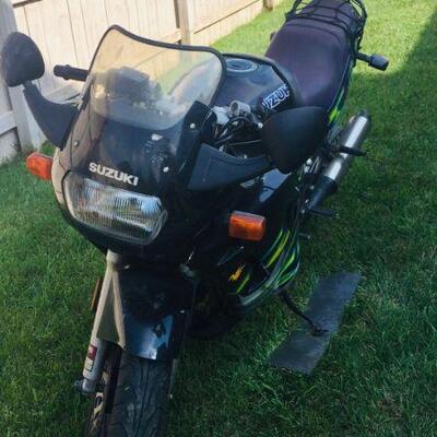 1996 Suzuki Katana 600 Motorcycle.  Does not currently run but has new battery and will need a carburetor.