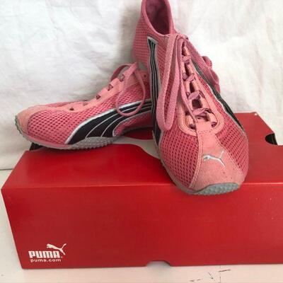 Like new pink Puma sneakers size 7.