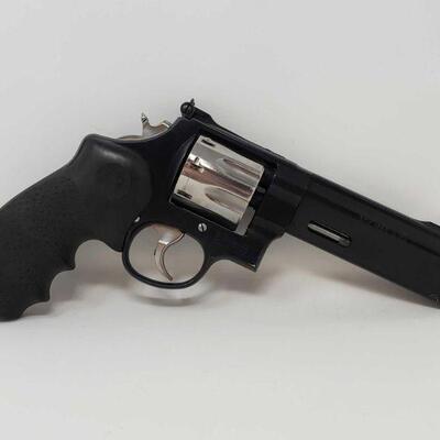 532	

Smith&Wesson 627-5 .357 MAG Revolver Comes With Case
Serial Number: CZY7951 Barrel Length: 5.5