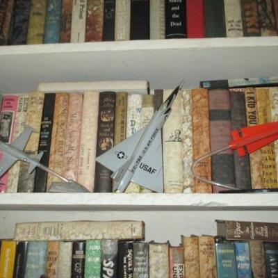 Tons of Books ~ Airplane Models  