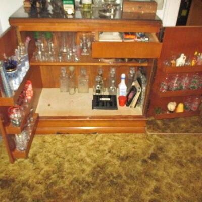 Fabulous Mid-Century Saginaw Furniture Bar Console Cabinet 