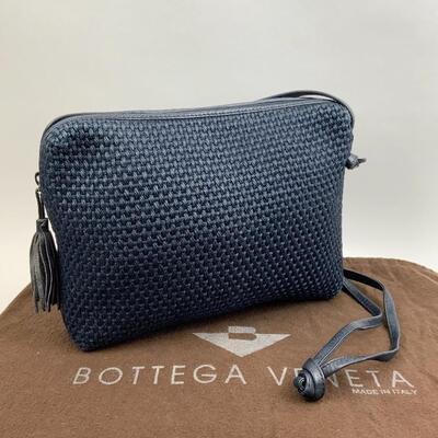 This Bottega Veneta bag is available for purchase on https://scavengersparadiseestatesales.com    