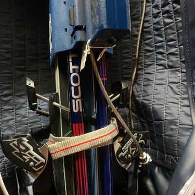 F.A.S 955 downhill skis Scott poles Salomon bindings w/tote & case
