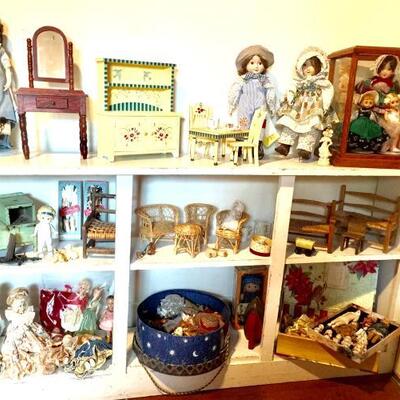 Lot 058-DR: Dolls and Doll Furniture Collection