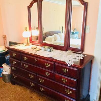 Lot 068-UBR: Sumter Cabinet Company Dresser & Mirror