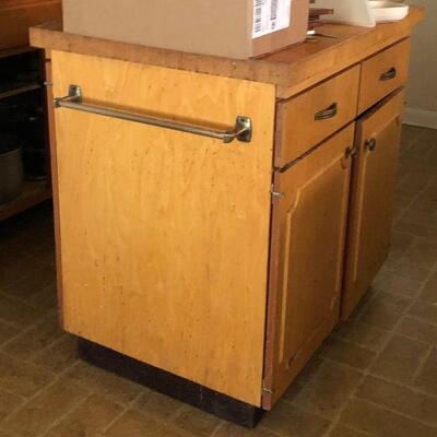 https://www.ebay.com/itm/114512840465	HYH022 Blonde Kitchen Rolling Cart / Cabinet Pickup Only		Buy-It-Now	 $150.00 
