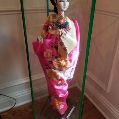 Large Japanese Porcelain Geisha Doll in Glass Case. - 28