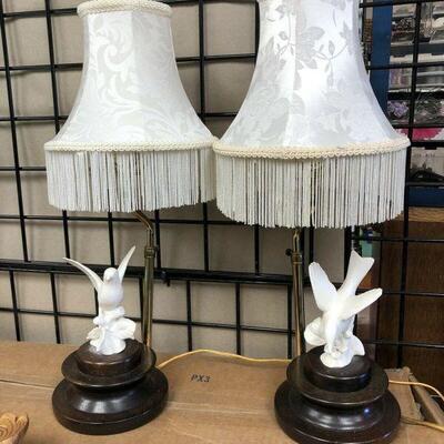https://www.ebay.com/itm/124426405597	KG4012 Part of Dove Endtable Accent Lamps Pickup Only		 Buy-It-Now 	 $30.00 
