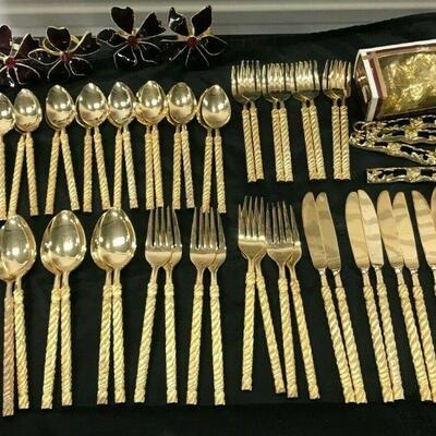 https://www.ebay.com/itm/124441307771	KG101- 48 PIECE GOLD ORLEANS STEEL UTENSIL DINNER SET SERVEWARE AND NAPKIN RINGS		 Auction 	 Ebay 
