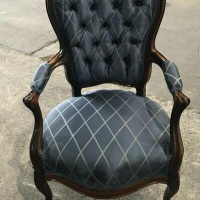 https://www.ebay.com/itm/114521050514	KG098 BLUE TUFTED BACK VICTORIAN STYLE ARMCHAIR ON WHEELS 		 Auction 	 Ebay 
