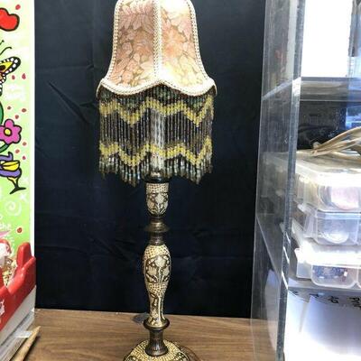 https://www.ebay.com/itm/124426402616	KG4009 Hand Painted Decorative Lamp with Beaded Shade Pickup Only		 Buy-It-Now 	 $30.00 
