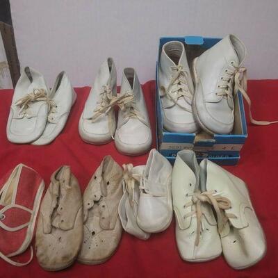 https://www.ebay.com/itm/114501819557	LX3036 LOT OF 7 PAIR OF USED VINTAGE BABY SHOES		 Buy-It_Now 	 $20.00 
