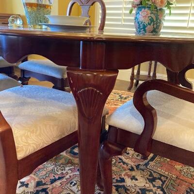 Mahogany dinner table with four side chairs and two arm chairs.