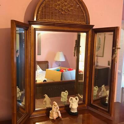 Lexington The Regency Collection Henry Link dresser with mirror $450
dresser 66 X 18 X 34