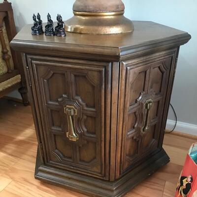 Side table cabinet $45
26 X 23 X 24