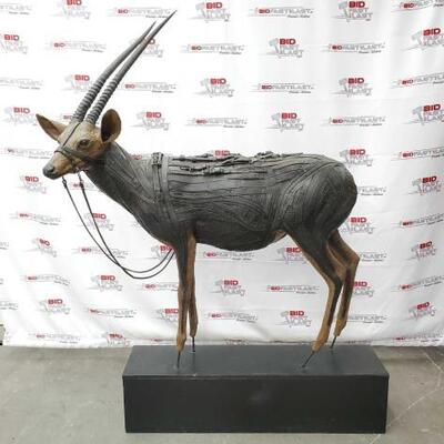 100	
African Antelope
Measures Approx 60