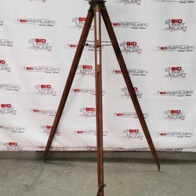 1502	
Tripod
Measures Approx 62