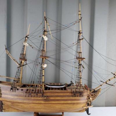 5112:  â€¢ Model Ship By Ron Pippin