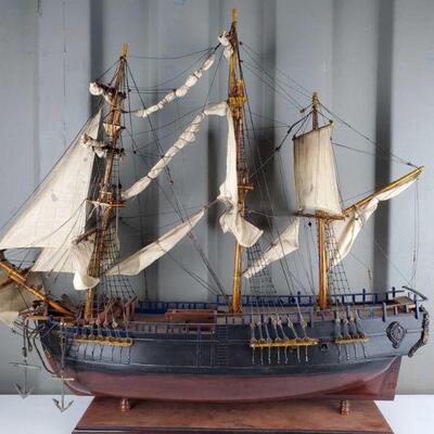 5030: â€¢ Model Ship By Ron Pippin