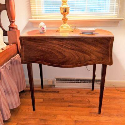 Nice Antique Sheraton Drop Leaf occasional table with drawers on each end