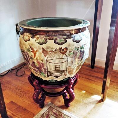 Nice large fishbowl and stand