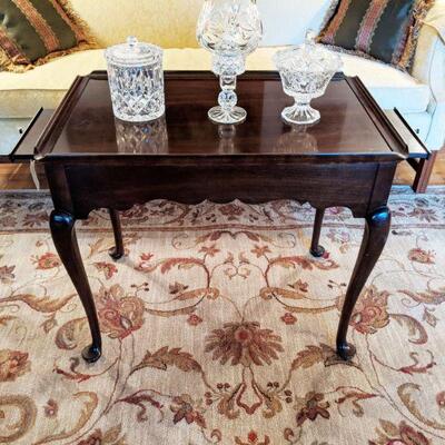 Queen Anne style Tea Table with pull out slides on each end