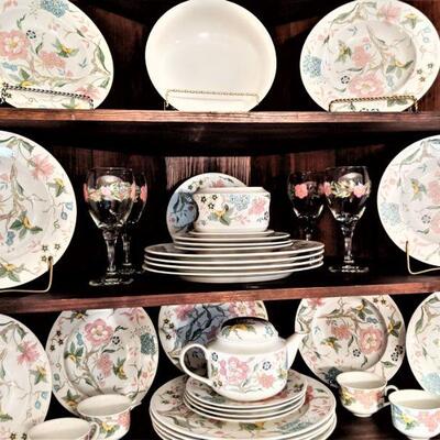 Beautiful Set of Villeroy and Bach dishes