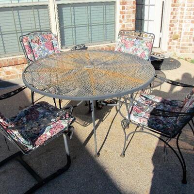 Nice vintage patio set