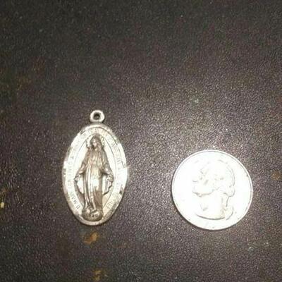 https://www.ebay.com/itm/114189645968	RX4152008 STERLING SILVER 925 CATHOLIC MARY MEDAL $20 WEIGHT 8.5 GRAMS We can		 Buy-it-Now 	 $19.00 
