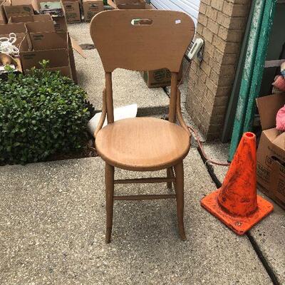 https://www.ebay.com/itm/124337838487	LRM3997 Country Style Chair Pickup Only		 OBO 	 $25.00 
