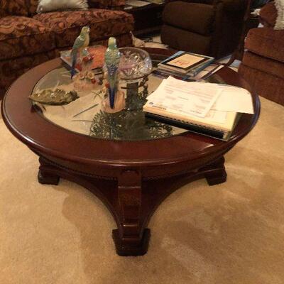 https://www.ebay.com/itm/124461334412	KG0052 Glass and Wood Round Modern Coffee Table Pickup Only		Auction
