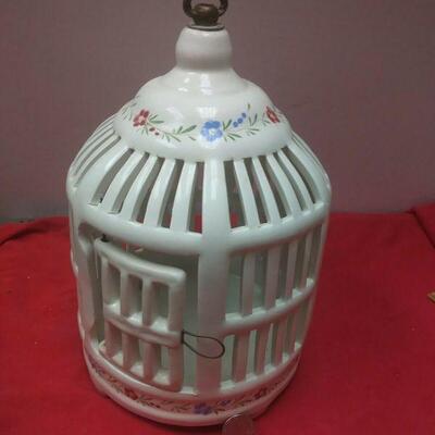 https://www.ebay.com/itm/114403187597	WL3104 VINTAGE DECORATIVE WHITE CERAMIC BIRD CAGE WITH PAINTED FLOWERS 		 Buy-it-Now 	 $23.00 
