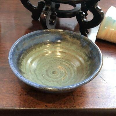 https://www.ebay.com/itm/114294731332	PR4508: Shearwater Pottery Bowl Local Estate Sale Pickup		 Buy-IT-Now 	 $75.00 
