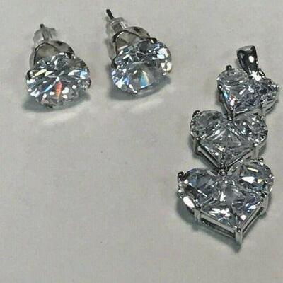 https://www.ebay.com/itm/114477674201	WL197 STERLING SILVER HEART PENDANT AND EARRINGS WITH CLEAR GEMS 		 Buy-it-Now 	 $20.00 
