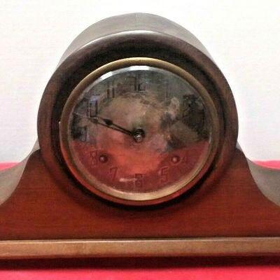 https://www.ebay.com/itm/114408232575	LX3010 VINTAGE THE NEW HAVEN CLOCK COMPANY KEY WIND UP WOOD & BRASS MANTLE CLOCK		 OBO 	 $19.99 
