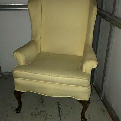 https://www.ebay.com/itm/114525216909	LAR1046  OFF WHITE VINTAGE QUEEN ANNE STYLE WINGED BACK CHAIR Pickup Only		 OBO 	 $25.00 
