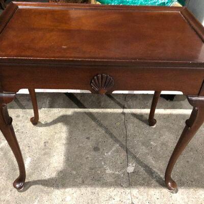 https://www.ebay.com/itm/114547042787	KG0027 Wood Accent Table Cherry with Seashell Pickup Only Queen Anne Legs		Buy-It-Now	 $95.00 
