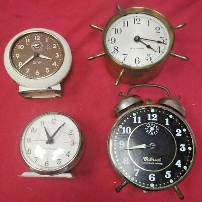 https://www.ebay.com/itm/114426953562	LX3008 LOT OF FOUR VINTAGE WIND UP ALARM CLOCKS FOR REPAIR OR PARTS		 OBO 	 $19.99 
