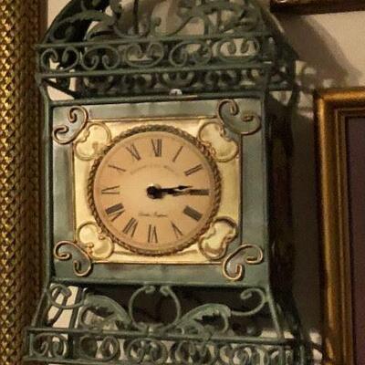 https://www.ebay.com/itm/114484044859	WL2071 Green Metal Wall Clock Local Pickup		 Buy-it-Now 	 $20.00 
