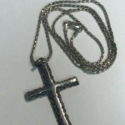 https://www.ebay.com/itm/114477304173	WL180 STERLING SILVER CHAIN AND LARGE CROSS 		 Buy-it-Now 	 $30.00 
