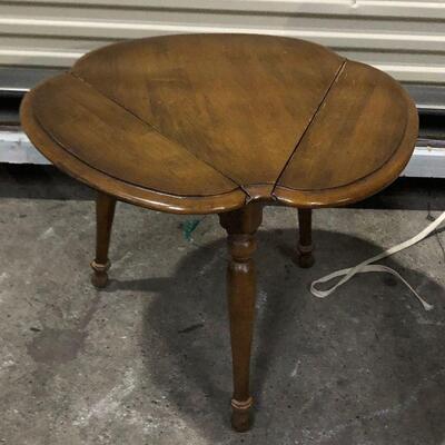 https://www.ebay.com/itm/114545292598	KG0089 Clover Shaped Drop Leaf Accent Table Pickup Only		Auction

